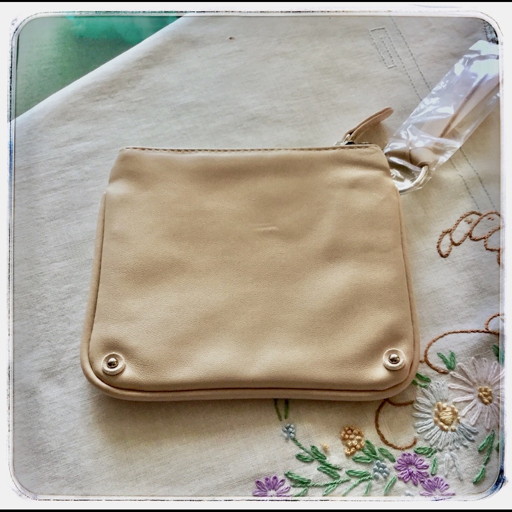 Chloe’ Cream Coin Pouch. - Picture 3 of 3
